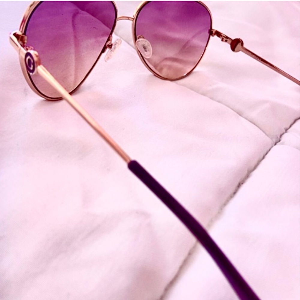 NWOT GUESS Aviator Shape Rose Gold Trim Purple-Tinted Shades Classic Sunglasses - Picture 3 of 5